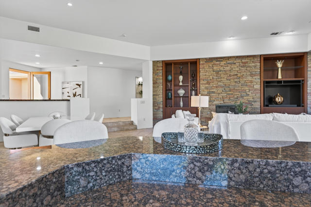 79900 De Sol A Sol, La Quinta CA: https://media.crmls.org/mediaz/eef7bed6-b851-439f-8754-98ac3e710464.jpg