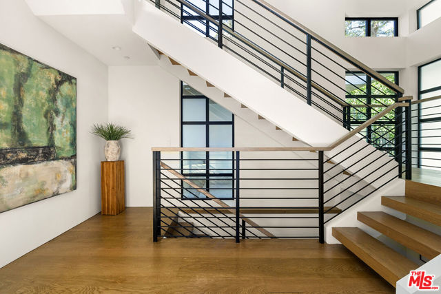 8732 Rangely Avenue, West Hollywood CA: https://media.crmls.org/mediaz/eef86c9f-242e-498c-9693-df6d0c10d55c.jpg
