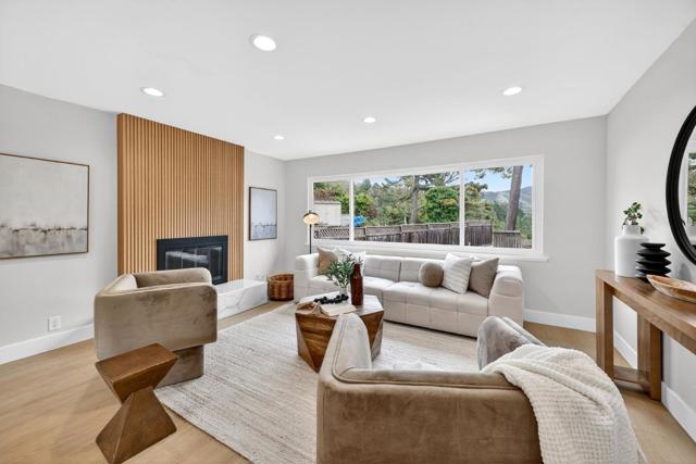 1124 Mason Drive, Pacifica CA: https://media.crmls.org/mediaz/eef8f2e3-71ed-4eb2-be86-948cd4e7bf2c.jpg