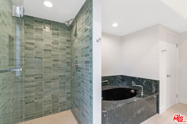 10118 Empyrean Way, Los Angeles CA: https://media.crmls.org/mediaz/eef90260-ce8c-4846-b789-82d8522b14c0.jpg