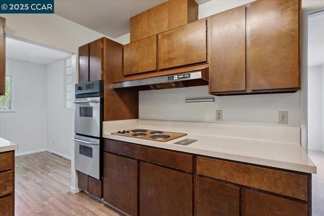 51 Rincon Rd, Kensington CA: https://media.crmls.org/mediaz/eef950fc-dd15-4407-9108-a521af909ff0.jpg