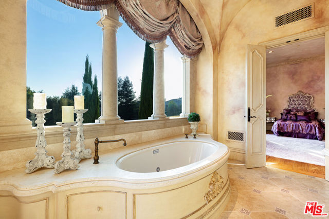 25305 Prado De La Felicidad, Calabasas CA: https://media.crmls.org/mediaz/eef95798-e303-46f5-a7f3-afe05e19875b.jpg