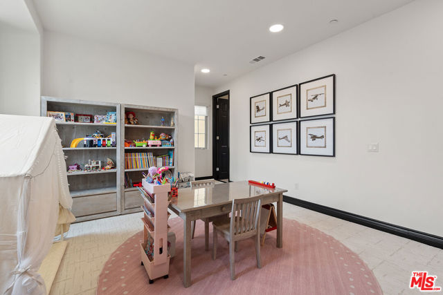 55 Suede, Irvine CA: https://media.crmls.org/mediaz/eef98626-1741-4bf1-9c92-f726b62b022e.jpg