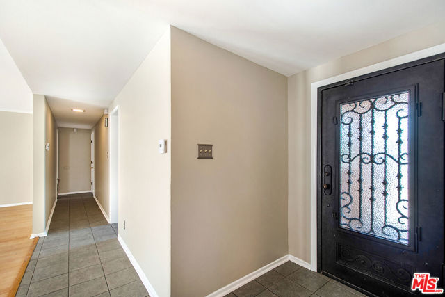 16015 KITTRIDGE Street photo 6