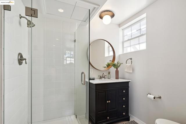 4701 Kaphan Ave, Oakland CA: https://media.crmls.org/mediaz/eefa549c-1a8e-4f9e-ba5c-3d4b00dace9d.jpg