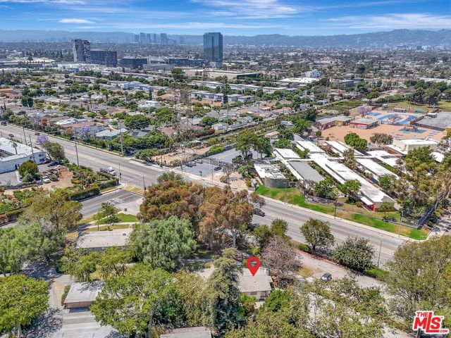 5513 Village, Los Angeles CA: https://media.crmls.org/mediaz/eefaaa29-773e-458e-b527-d94bf54d71c7.jpg