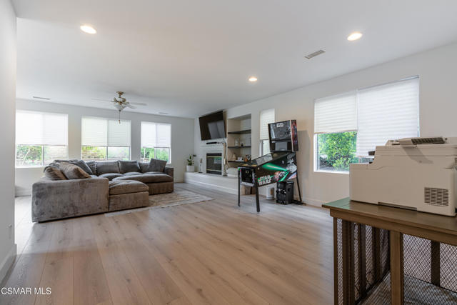 5314 Via Dolores, Newbury Park CA: https://media.crmls.org/mediaz/eefad1d9-eb5f-4a5e-8873-143af23a8bf8.jpg