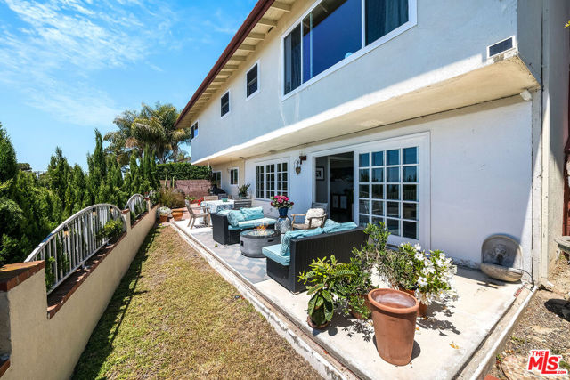 2223 Mcrae Drive, San Pedro CA: https://media.crmls.org/mediaz/eefb9a84-74b0-47e9-a506-5a38b8e5fae3.jpg