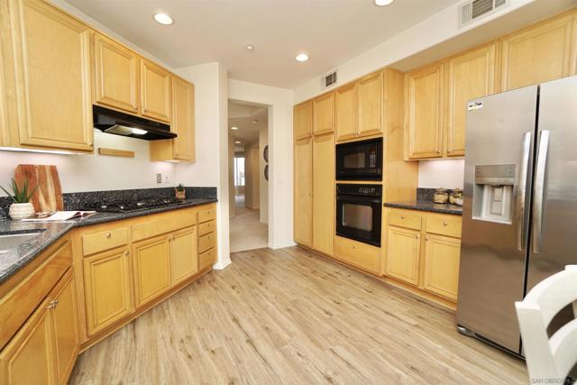 817 Kalpati Circle, Carlsbad CA: https://media.crmls.org/mediaz/eefbe26a-3338-425d-a1b7-a6caa491614d.jpg