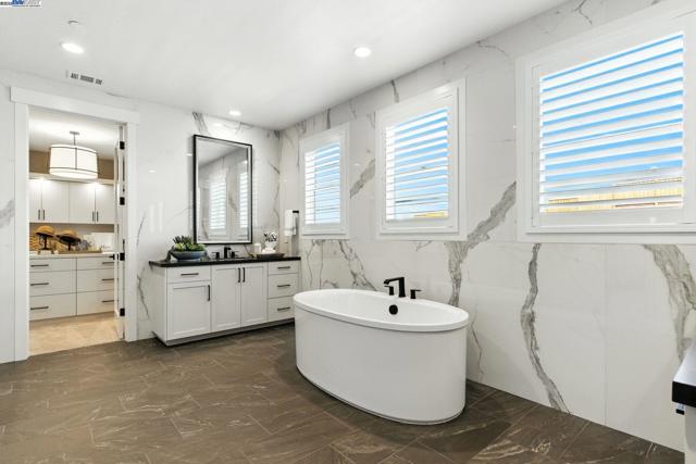1725 SW Wren, Dublin CA: https://media.crmls.org/mediaz/eefc1f23-9422-4290-a4a2-ce83338b946c.jpg