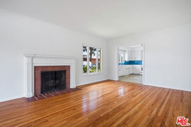 9620 Braddock Drive, Culver City CA: https://media.crmls.org/mediaz/eefc2802-cf33-4907-8139-1d5f8c2f7925.jpg
