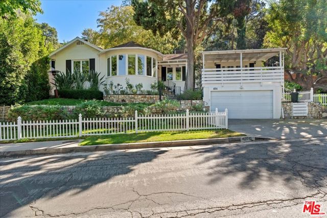 4104 Saugus Avenue, Sherman Oaks CA: https://media.crmls.org/mediaz/eefc3508-ea5a-4902-bc3f-45958a197084.jpg