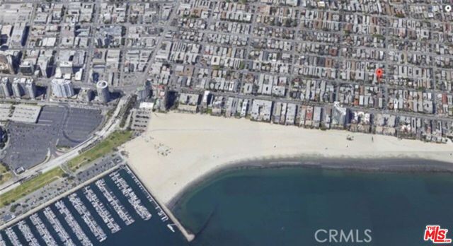 25 Falcon Avenue, Long Beach CA: https://media.crmls.org/mediaz/eefd23f7-1b56-4dfb-b66f-a211e4775e7c.jpg