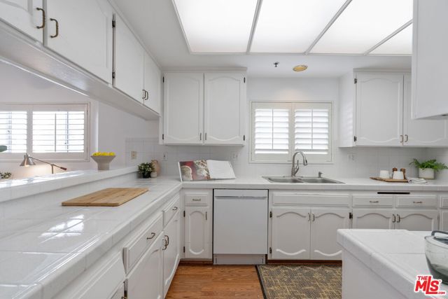 1871 Greenfield Avenue, Los Angeles CA: https://media.crmls.org/mediaz/eefd741a-97c4-4199-be58-ae52e6693297.jpg