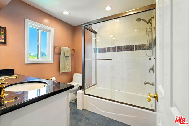 12955 Riverside Drive, Sherman Oaks CA: https://media.crmls.org/mediaz/eefd8928-77a3-4ae7-b103-b297dbd79957.jpg