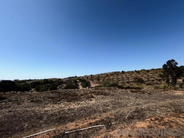 9562 Covey Ln, Escondido CA: https://media.crmls.org/mediaz/eefe225b-a1e0-4214-bf5f-a0b458e60e60.jpg