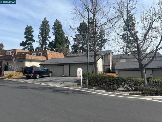 1800 Cannon Dr, Walnut Creek CA: https://media.crmls.org/mediaz/eefe9366-9f82-418e-931f-1843699672bb.jpg