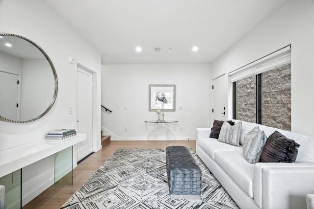 924 Woodside Road, Redwood City CA: https://media.crmls.org/mediaz/eefea88a-30d7-4743-a38c-c0341b539fbb.jpg