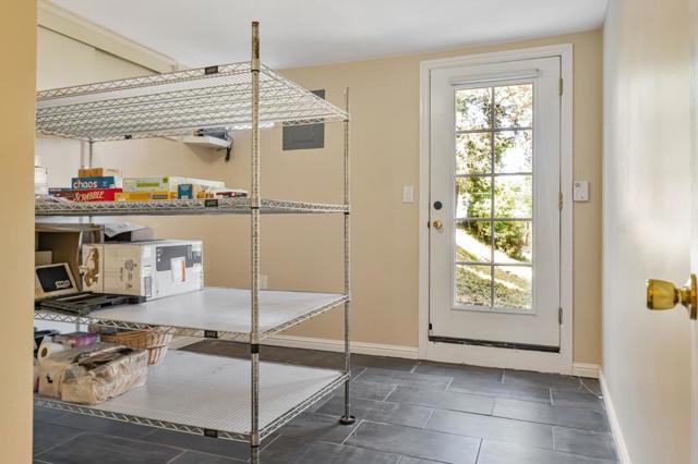 514 Live Oak Lane, Redwood City CA: https://media.crmls.org/mediaz/eefed43d-e3c2-4819-a8e8-a8261529c718.jpg