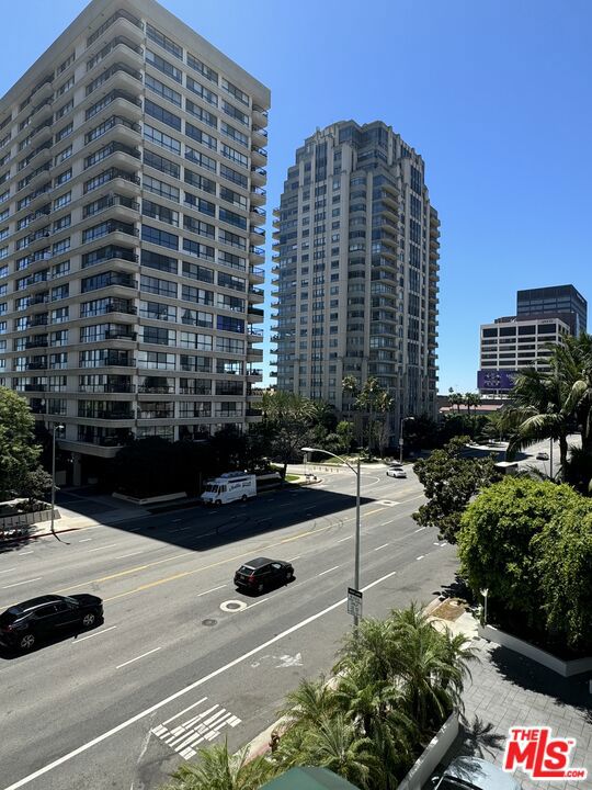 Image 2 for 10787 Wilshire Blvd #402, Los Angeles, CA 90024