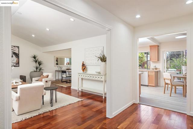 5136 Rain Cloud Dr, Richmond CA: https://media.crmls.org/mediaz/ef000c10-fe0f-40ff-a737-0f5c1842e050.jpg