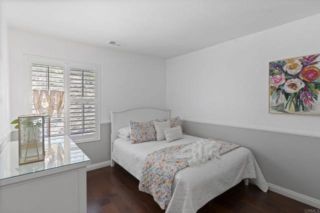 Detail Gallery Image 15 of 26 For 1979 Oxford Ct, Vista,  CA 92081 - 4 Beds | 2/1 Baths