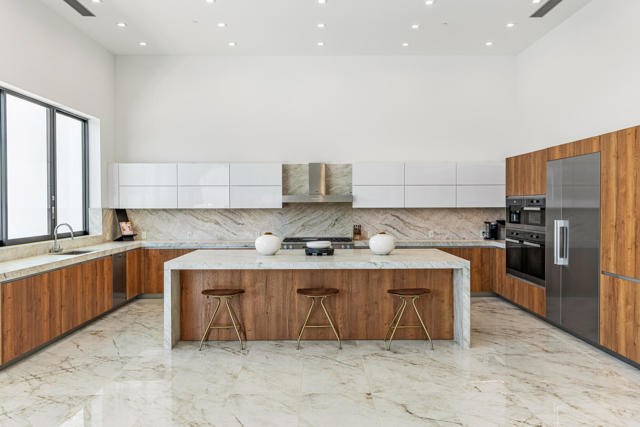 1 Bravo Court, Rancho Mirage CA: https://media.crmls.org/mediaz/ef00d35f-fc0a-4f12-9199-24a874c810e5.jpg