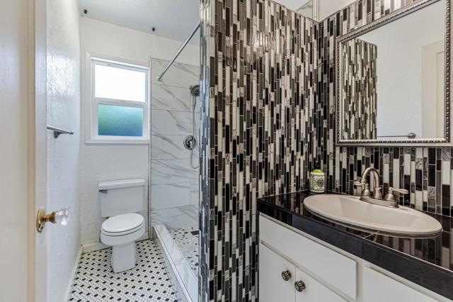 263 Maple Street, Hollister CA: https://media.crmls.org/mediaz/ef00dafa-3c3f-4b84-b38f-f2fa26acb401.jpg
