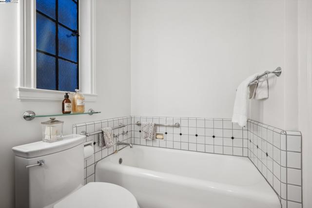 Image 31 of 38 For 5301 Broadway Terrace  8