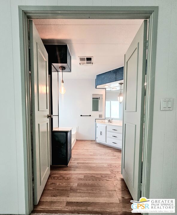 210 Coyote Drive, Palm Springs CA: https://media.crmls.org/mediaz/ef019528-ebf9-40cf-8d1c-7ee43582294f.jpg