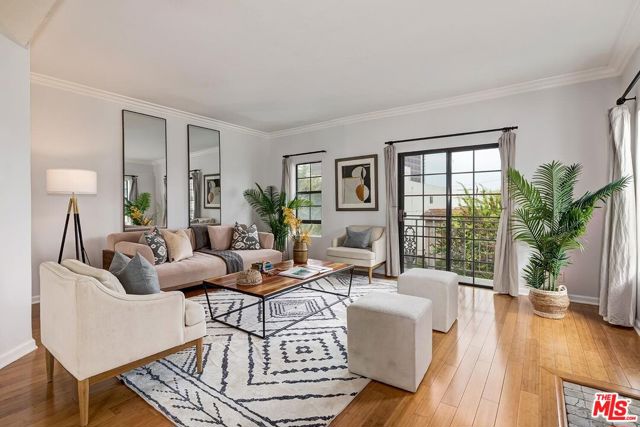 11827 Goshen Avenue, Los Angeles CA: https://media.crmls.org/mediaz/ef01952b-b15d-44d9-86f2-d859ec0c29c0.jpg