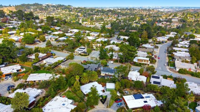 35 French Creek Place, San Mateo CA: https://media.crmls.org/mediaz/ef01ed64-bd2a-4ffa-bfef-c27b3c095df6.jpg