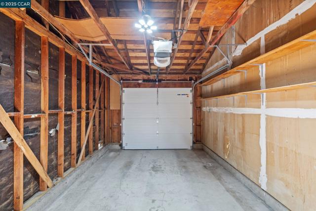 1050 Mohr Ln, Concord CA: https://media.crmls.org/mediaz/ef0287bd-d69f-464c-a32e-7d6433c2e10f.jpg