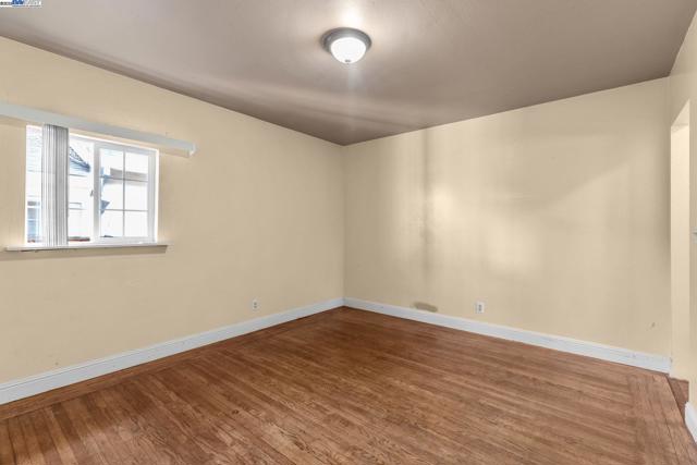 2825 Marlborough Avenue, Redwood City CA: https://media.crmls.org/mediaz/ef03233d-10b0-43fb-be2e-70108adc26f4.jpg