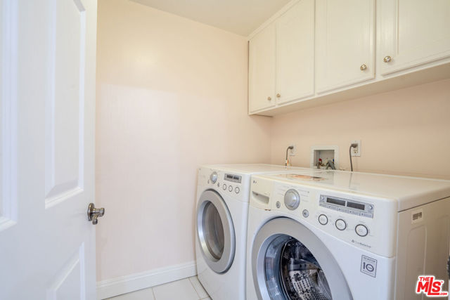 616 S Wilton Place, Los Angeles CA: https://media.crmls.org/mediaz/ef03377a-4929-4fc0-8372-964d44445345.jpg