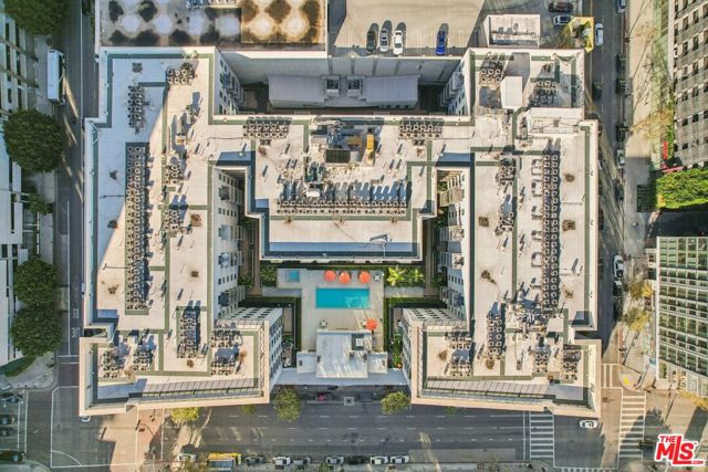 645 W 9th Street, Los Angeles CA: https://media.crmls.org/mediaz/ef0347aa-7043-4ac8-8d49-ee1b6dd0f576.jpg