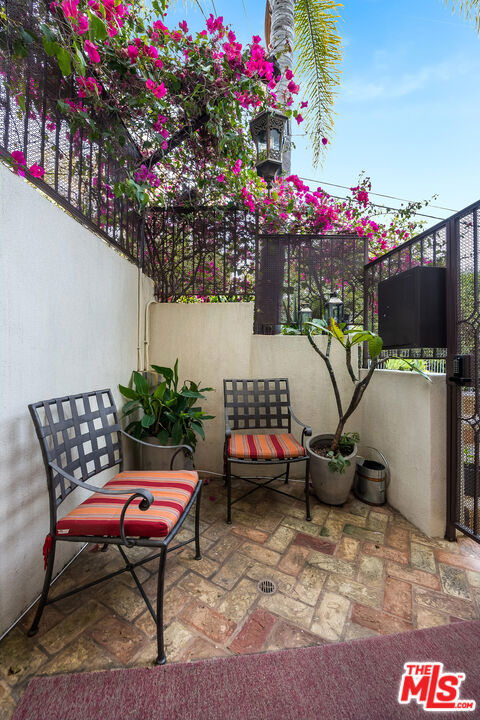 1925 Curson Place, Los Angeles CA: https://media.crmls.org/mediaz/ef04981c-a5ac-468c-96f7-b15e6897618c.jpg