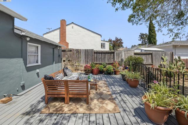 4859 Seaview Ave, Castro Valley CA: https://media.crmls.org/mediaz/ef04deb7-64d8-40b6-b39c-4a2cddffab19.jpg