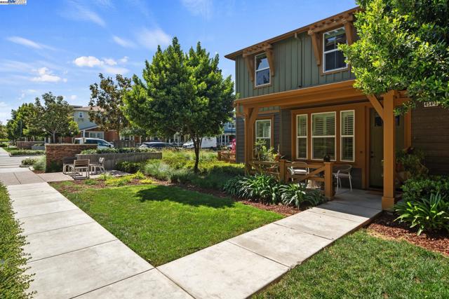 454 Persimmon Common, Livermore CA: https://media.crmls.org/mediaz/ef055aae-bff8-49a4-872b-47fde492f8a1.jpg