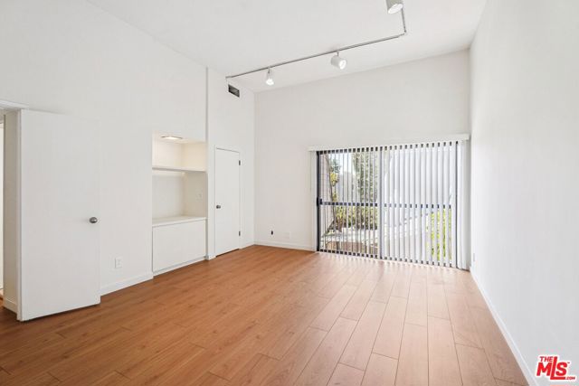 13065 Mindanao Way, Marina del Rey CA: https://media.crmls.org/mediaz/ef05c77b-1a02-43f7-abea-22e4f82eb303.jpg