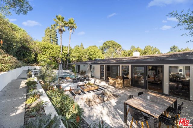 8670 Allenwood Road, Los Angeles CA: https://media.crmls.org/mediaz/ef061c8e-412b-4173-949a-116d83bed766.jpg