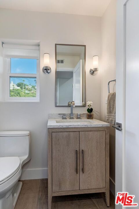 https://media.crmls.org/mediaz/ef065ec4-b802-49cb-9153-b3fa20de9a13.jpg?preset=X-Large