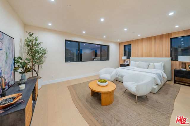 4532 Calhoun Avenue, Sherman Oaks CA: https://media.crmls.org/mediaz/ef06b9de-5869-4085-a046-63466dcca3d1.jpg