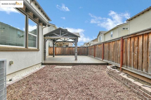 89 Baird Cir, Brentwood CA: https://media.crmls.org/mediaz/ef06d597-f041-49ec-9783-b6e8695af610.jpg