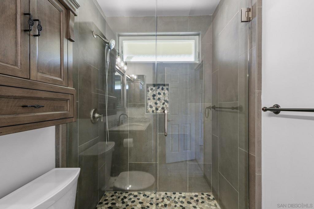 https://media.crmls.org/mediaz/ef074508-2e00-4317-9ae7-8123c917b050.jpg?preset=X-Large