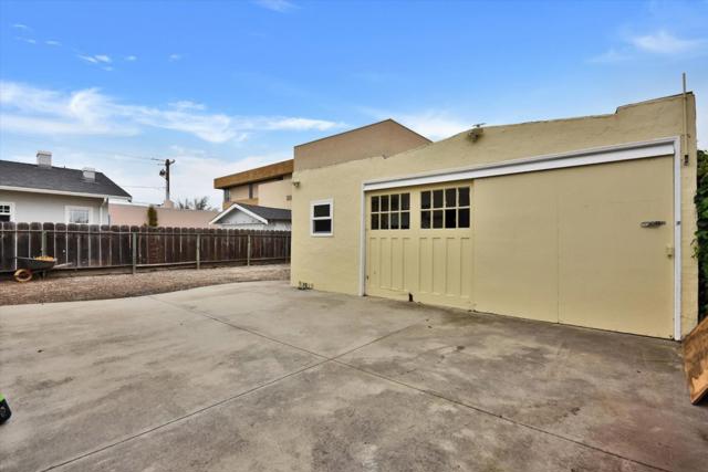 325 Capitol Street, Salinas CA: https://media.crmls.org/mediaz/ef079c1e-ca2d-43c6-895f-b8e0ab2b89d6.jpg