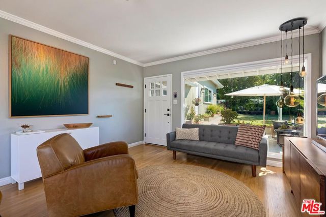 1410 Wellesley Drive, Glendale CA: https://media.crmls.org/mediaz/ef07dad6-feff-46dd-9509-19cda88f43c6.jpg