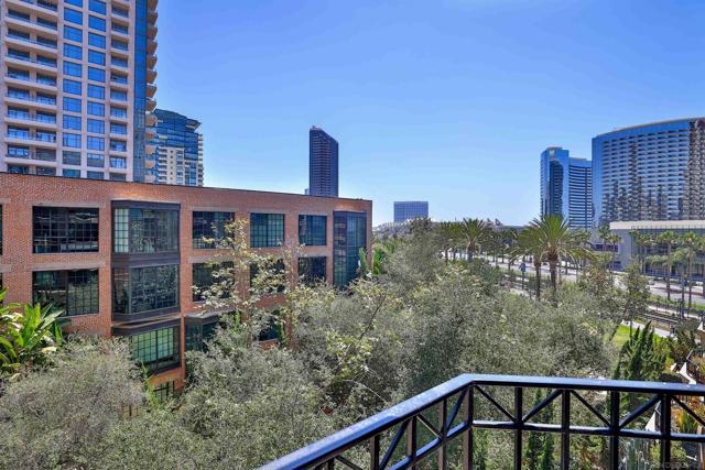 500 W Harbor Dr., San Diego CA: https://media.crmls.org/mediaz/ef081ba4-9b32-462f-aa0f-fae5bc363f4a.jpg