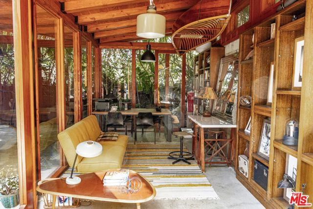 10018 Reevesbury Drive, Beverly Hills CA: https://media.crmls.org/mediaz/ef08e168-7626-4119-8efa-55d6b2ba6688.jpg