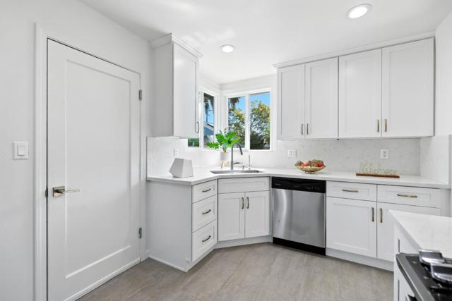 1022 E Santa Inez Avenue, San Mateo CA: https://media.crmls.org/mediaz/ef091d24-d4d1-48b7-8faa-17f5d76e3aee.jpg